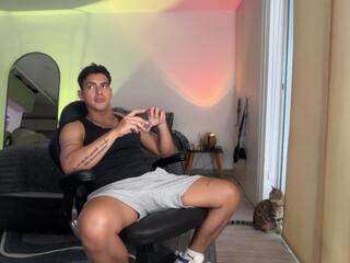 Maurice Lewis webcam model stream image
