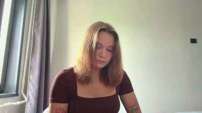 HallieGrieves webcam model stream image