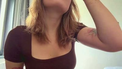 HallieGrieves webcam model stream image