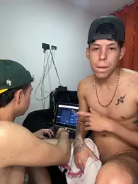 Yoskingg_moisest webcam stripchat model stream image