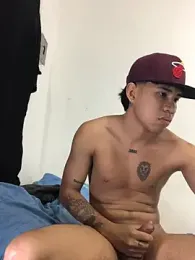 logannth webcam stripchat model stream image