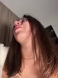 KimArts webcam model stream image