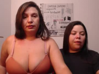 hidden_tinna webcam model stream image