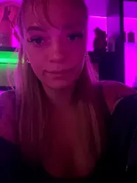 LizzyLush_ webcam model stream image