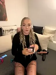 LizzyLush_ webcam model stream image