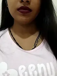 Maahhii_2 webcam model stream image