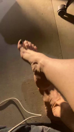 pissriot webcam model stream image