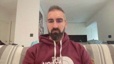 v1c70r1985 webcam cam4 model stream image