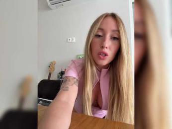 Chloee webcam model stream image