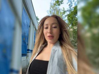 Chloee webcam bongacams model stream image