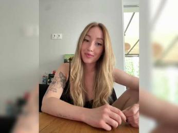 Chloee webcam bongacams model stream image