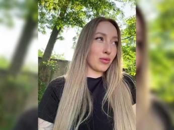 Chloee webcam bongacams model stream image