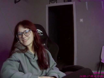 stillHer webcam model stream image