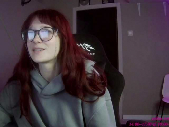stillHer webcam model stream image