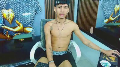 SkinnycuteAlyer webcam model stream image