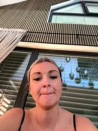 Bella-Tight webcam model stream image