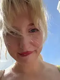 RonnieKiss webcam stripchat model stream image