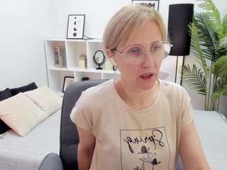 parischerry webcam model stream image