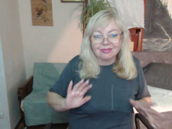 EvelynLoveShy webcam model stream image