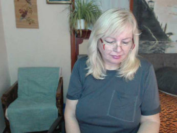 EvelynLoveShy webcam model stream image