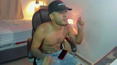 Crow_master00 webcam model stream image