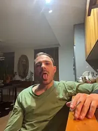 Adventurehotman webcam model stream image