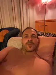 Adventurehotman webcam model stream image