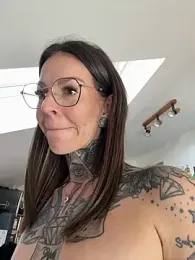 BrownieyQueen webcam model stream image