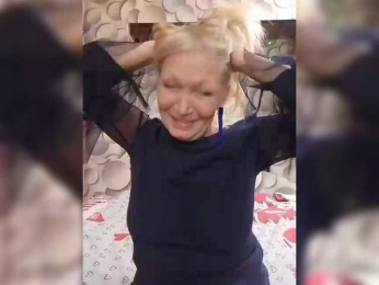 LizSage webcam model stream image