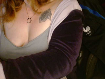 Petitoiseaucoquine webcam model stream image