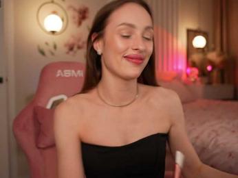 MilaLuxury webcam model stream image