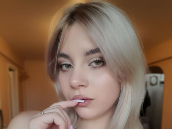 MayraSpanger webcam model stream image