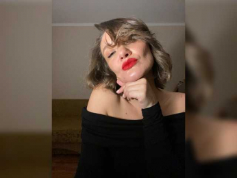 Monro webcam model stream image