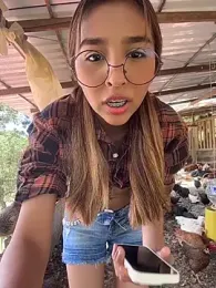 coraline_Ro webcam model stream image