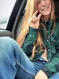 GoldenFlameGoddess webcam model stream image