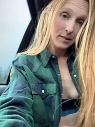 GoldenFlameGoddess webcam model stream image