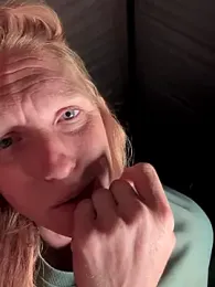 GoldenFlameGoddess webcam model stream image