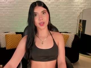 mialaurence webcam model stream image