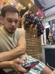 Leonardmoppet webcam model stream image