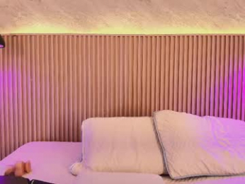 big_tits_in_your_face webcam model stream image