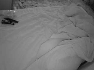 voyeurcam-julmodels-whitebed-1 webcam model stream image