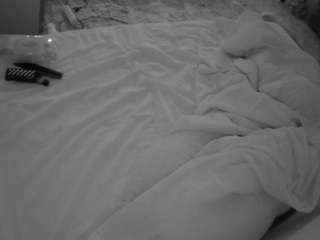 voyeurcam-julmodels-whitebed-1 webcam model stream image