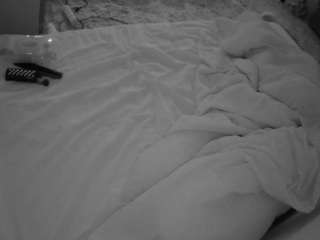 voyeurcam-julmodels-whitebed-1 webcam model stream image