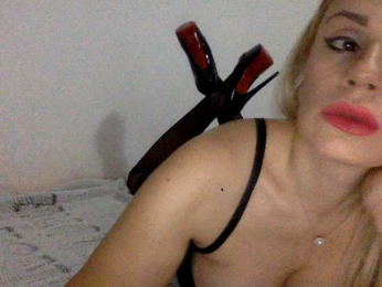 Lilly6 webcam model stream image