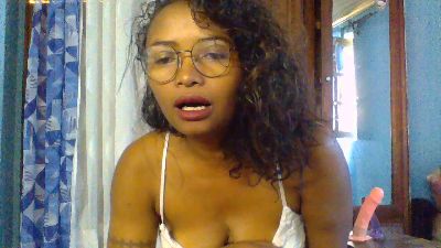 Pricylah webcam model stream image