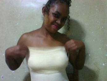 Elinah webcam model stream image