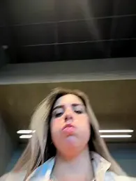 Alirawrz webcam stripchat model stream image