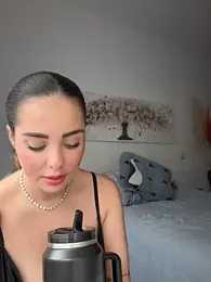 Alirawrz webcam model stream image