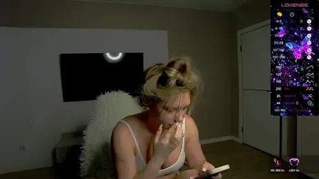 Holly_Molii webcam model stream image