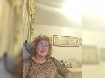 KarinkaSweet webcam model stream image